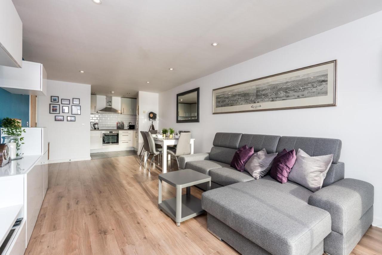 Host & Stay - The Baltic Penthouse With Balcony Liverpool Bagian luar foto